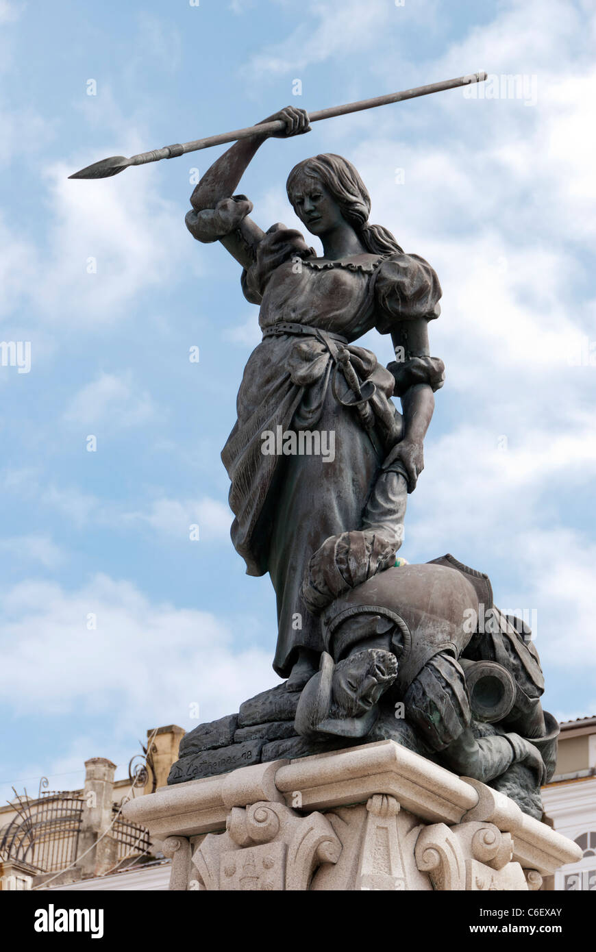 Statue von Maria Pita stehend über Sir Francis Drake - La Coruña, Spanien Stockfoto