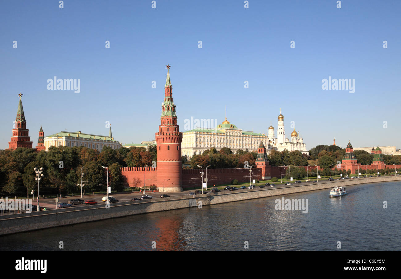 Moskauer Kreml Tower, Kai und Fluss Stockfoto