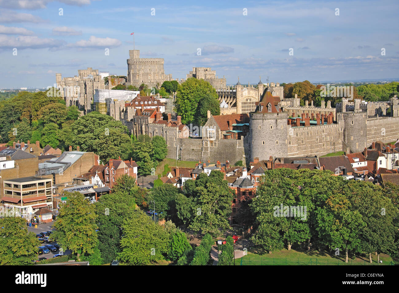 Blick auf Schloss Windsor aus Riesenrad Royal Windsor, Windsor, Berkshire, England, Vereinigtes Königreich Stockfoto