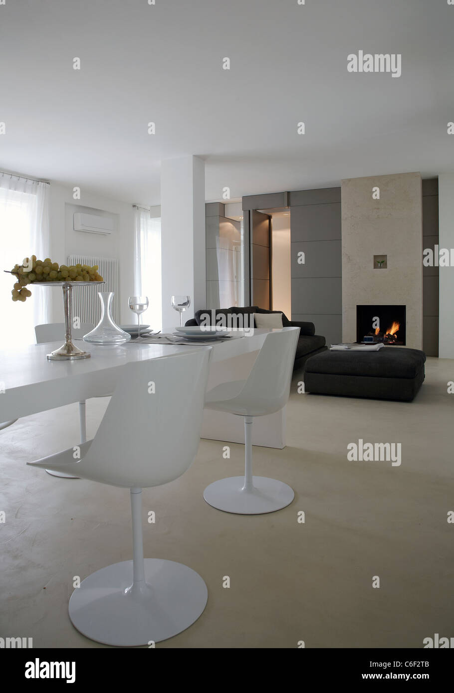 Wohnzimmer in einem modernen Haus Stockfoto