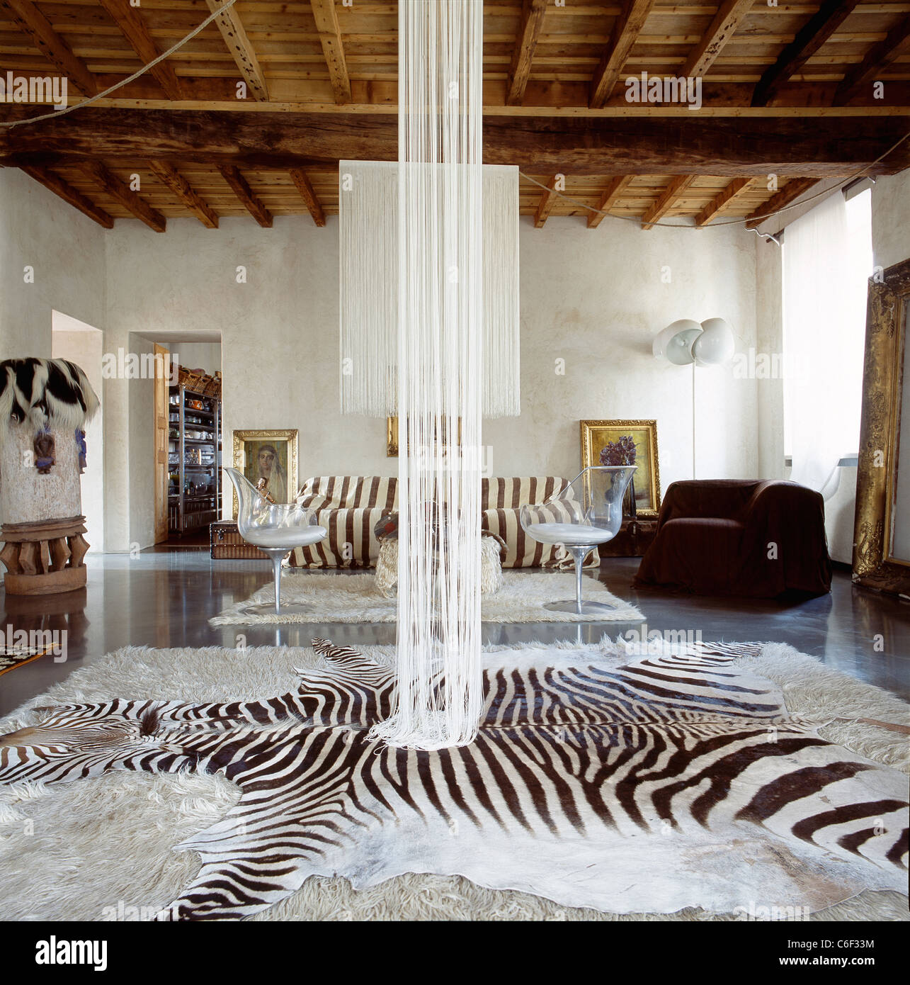 Wohnzimmer in einem modernen Haus Stockfoto