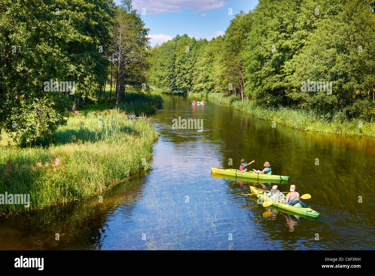 Kajak auf der Krutynia Fluss, Region Masuren, Polen Stockfotografie - Alamy