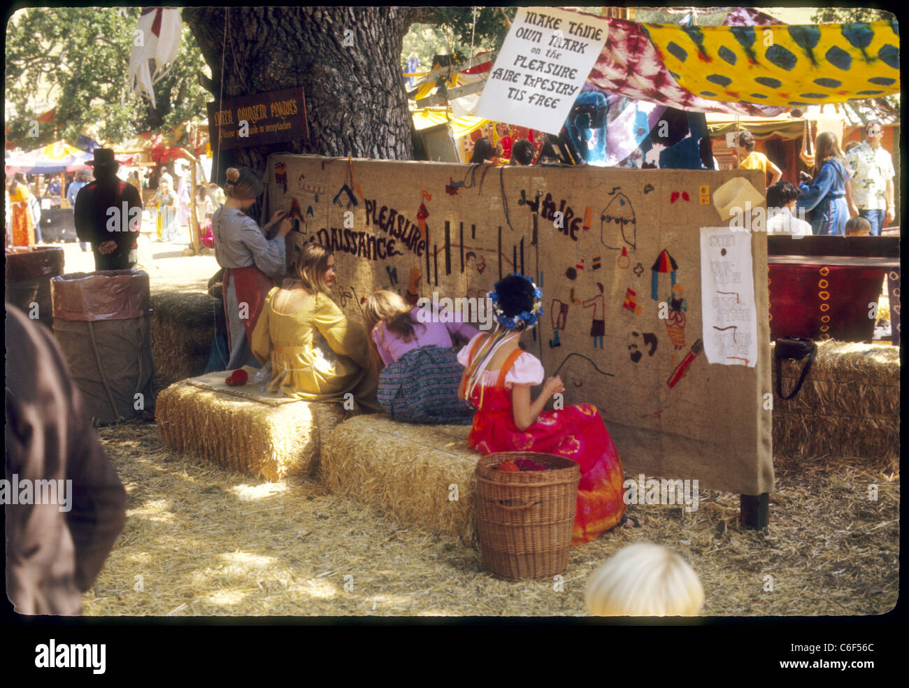 Tapete Kunst Renaissance Vergnügen Faire Southern California Hippies der 1970er Jahre Stockfoto