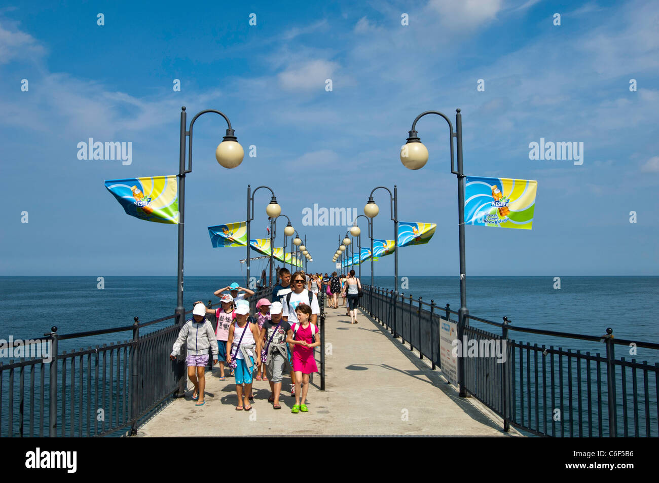 Pier mit Blick auf Ostsee, Miedzyzdroje, Polen Stockfoto