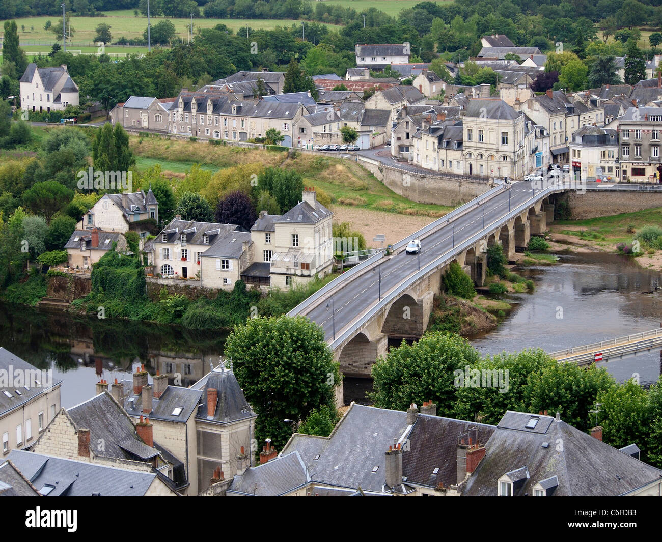 Brücke über den Fluss Vienne in Chinon, Loiretal, Frankreich Stockfoto