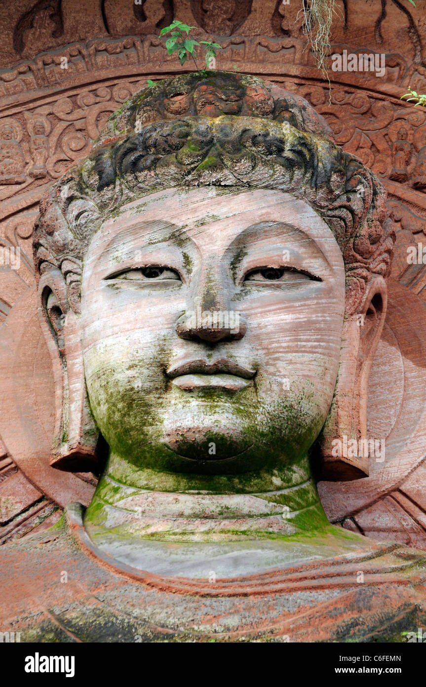 Stein geschnitzt Buddha bei Dongfang Fodu Gongyuan (Oriental Buddha Park), Leshan, China Stockfoto