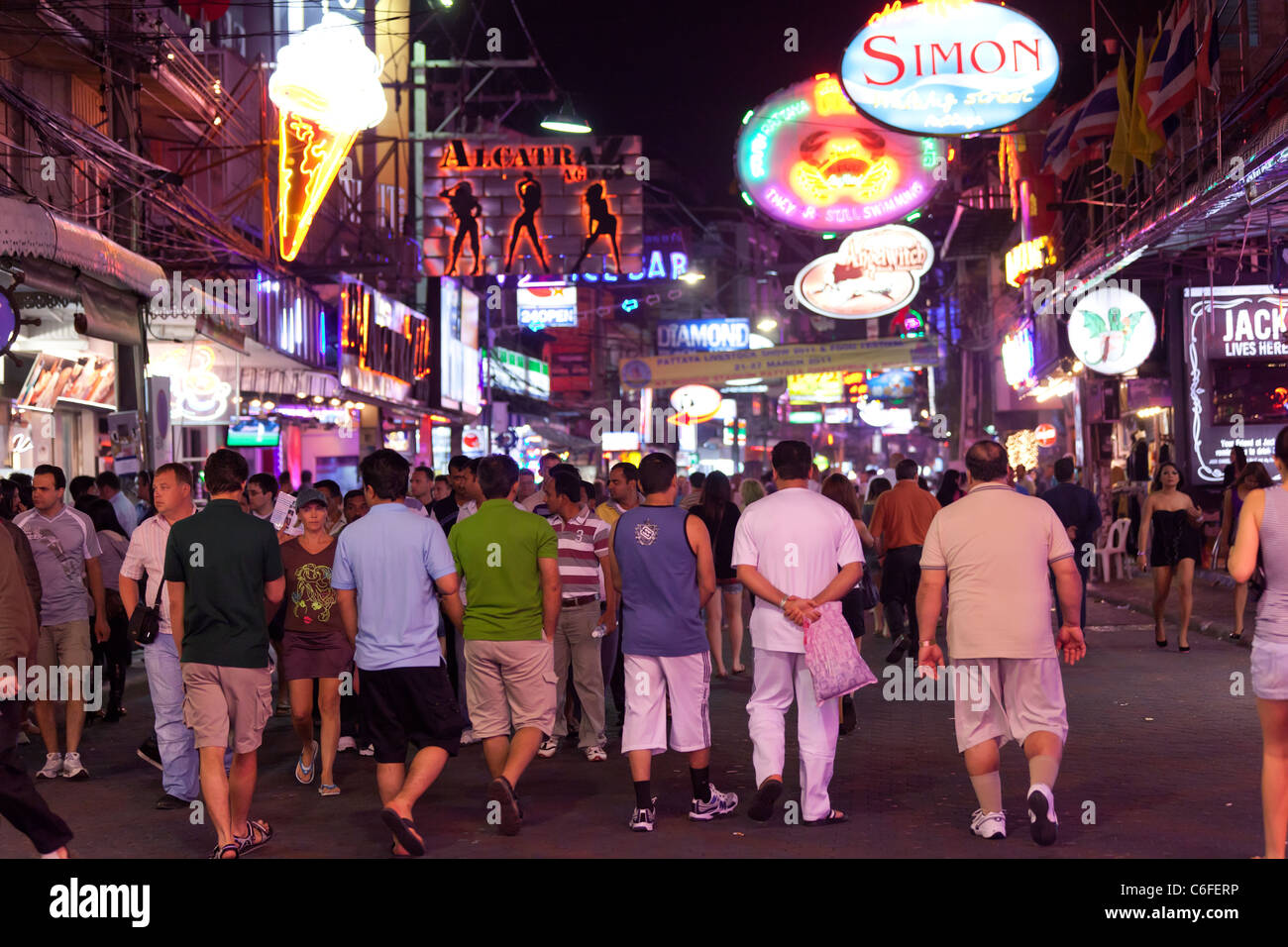 Stadt Pattaya Walking Street In Der Nacht Viele Leuchtreklamen Banner Für Prostitution