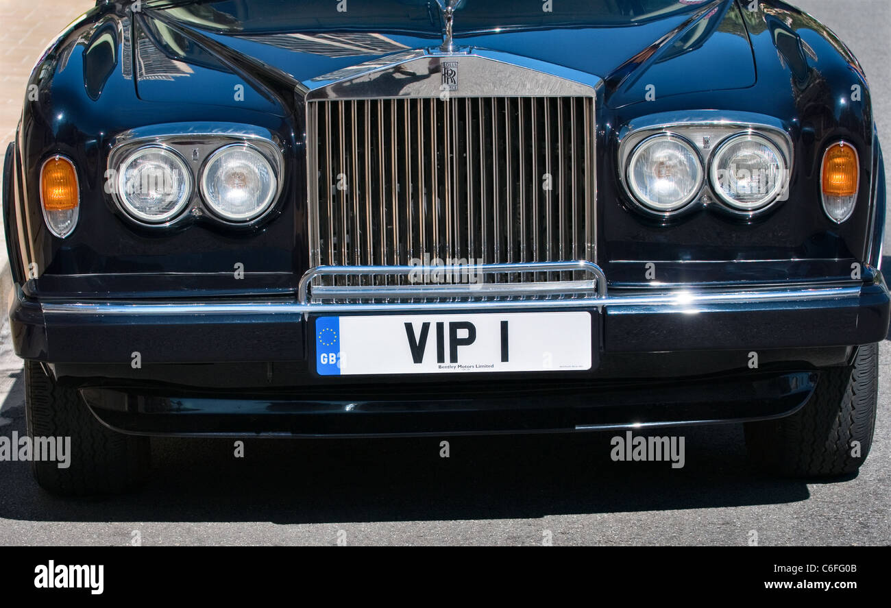 Vereinigtes Königreich (Großbritannien) GB-Kennzeichen auf einem Rolls Royce - VIP 1. Stockfoto