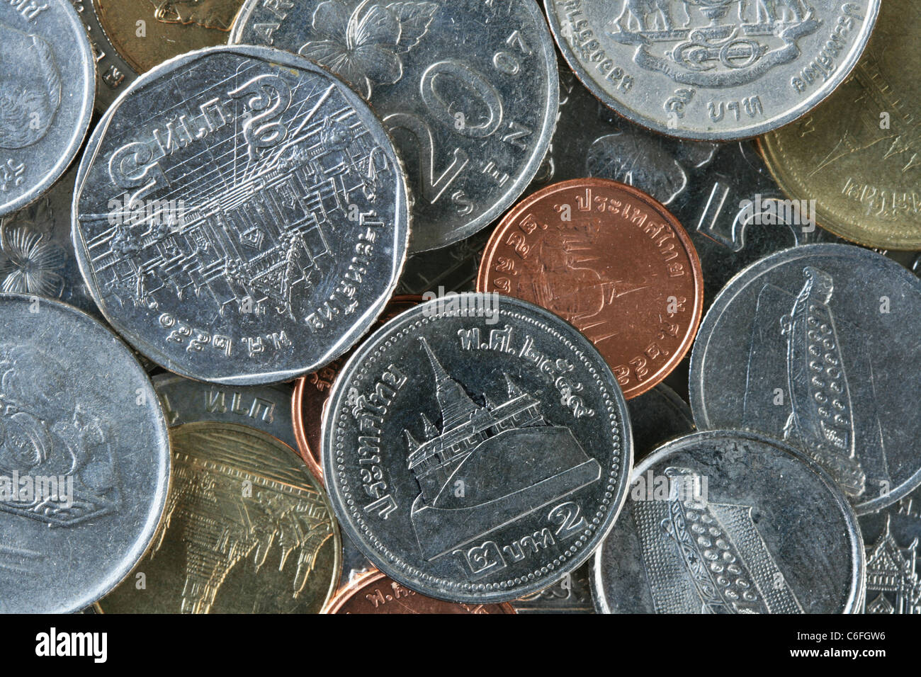 Hintergrund der Münzen aus Thailand und Malaysia hautnah Stockfoto