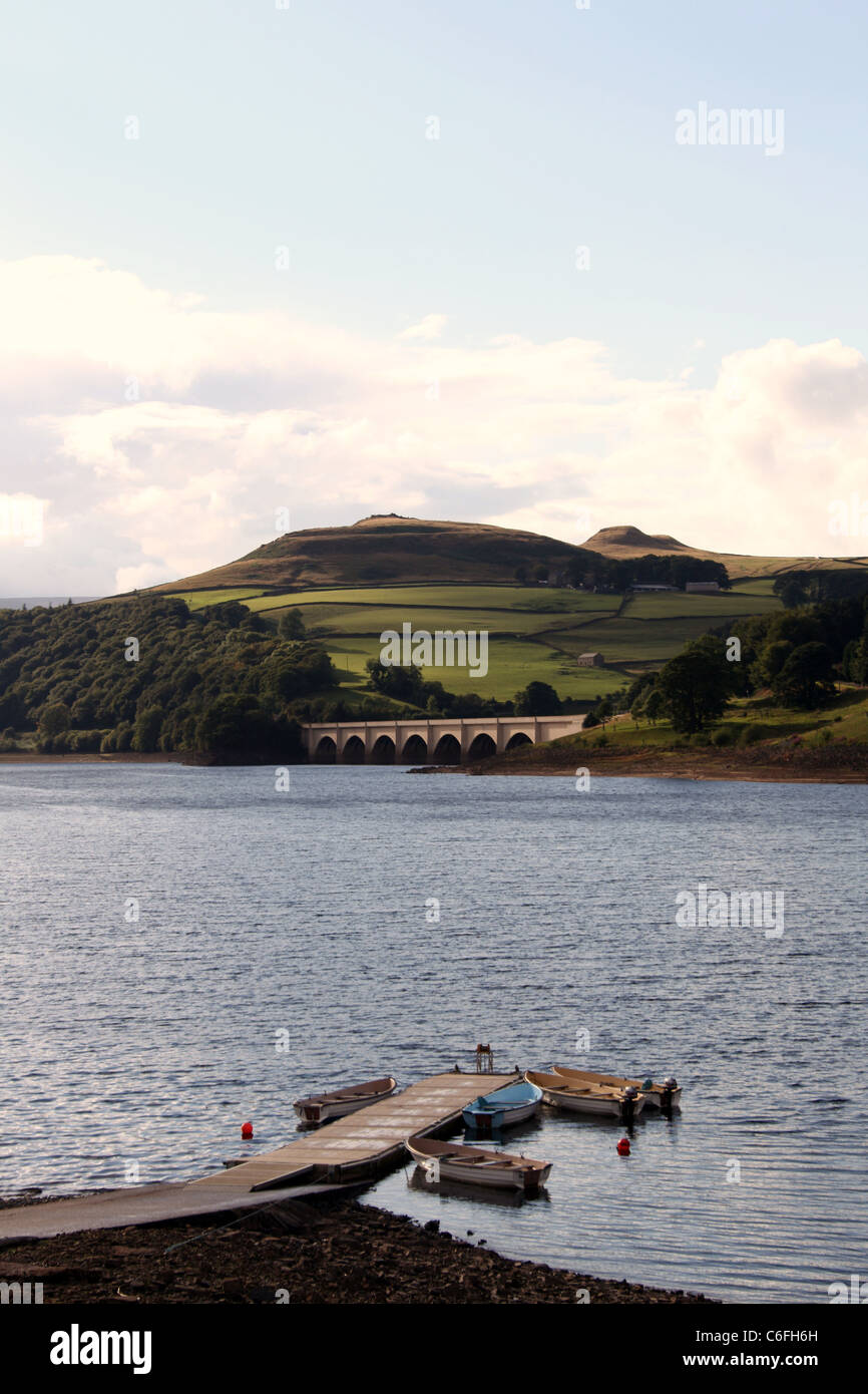 Ashopton Viadukt und Ladybower Vorratsbehälter im Peak District Stockfoto