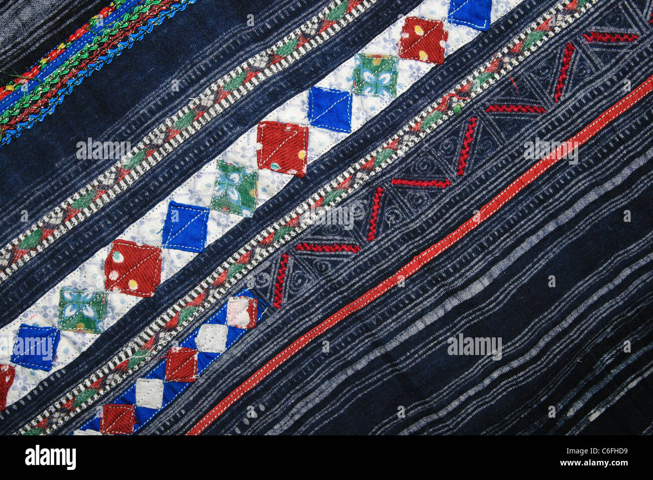 Indigo starb blau Batik Tuch Design Hintergrundtextur mit Applikationen Stockfoto