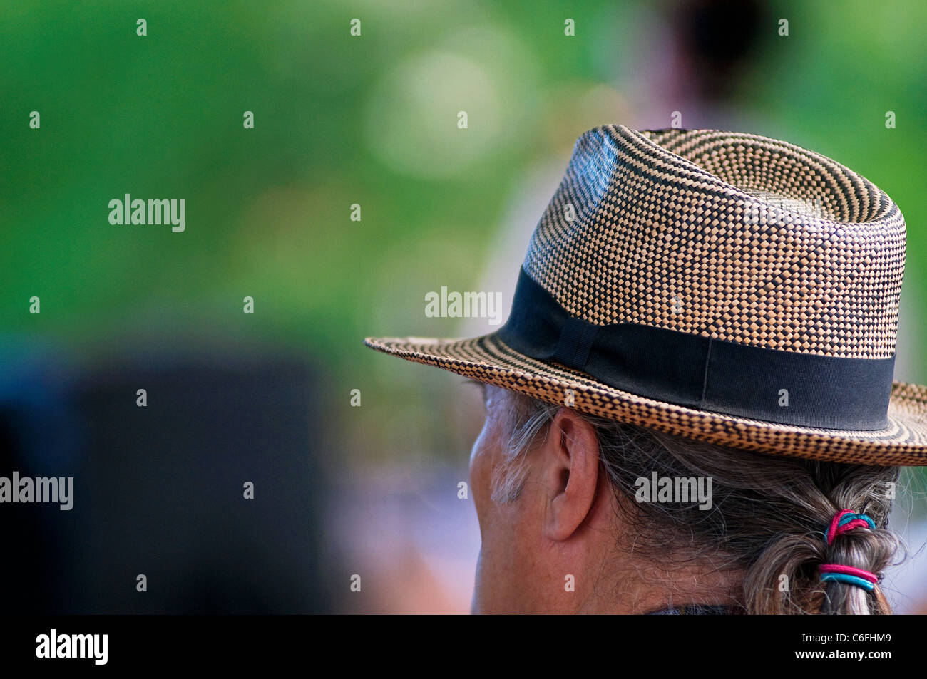 Leute Mann männlich Fedora Hut Hüte Stockfoto