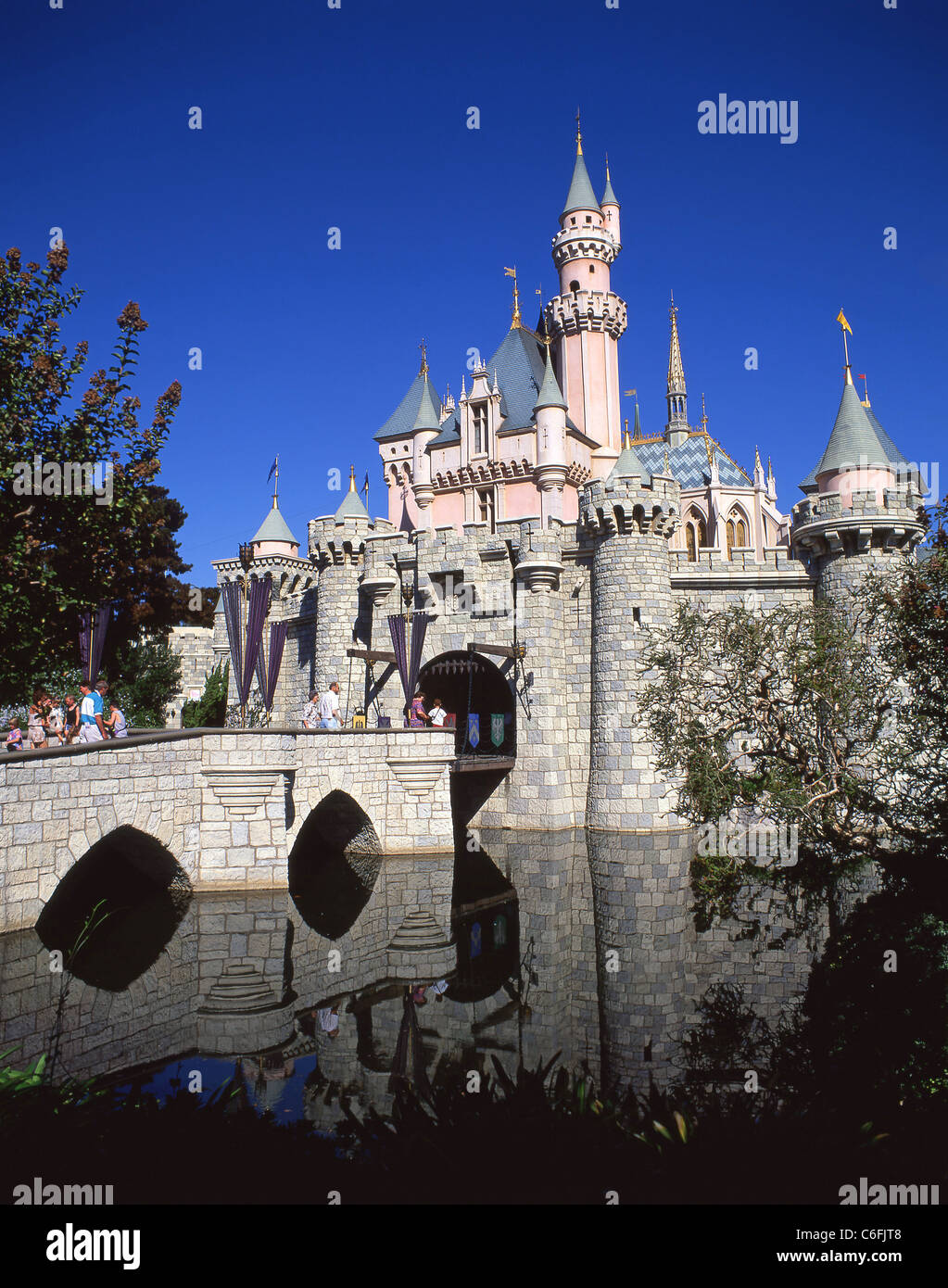 Schnee weiße Burg, Fantasyland, Disneyland, Anaheim, California, Vereinigte Staaten von Amerika Stockfoto