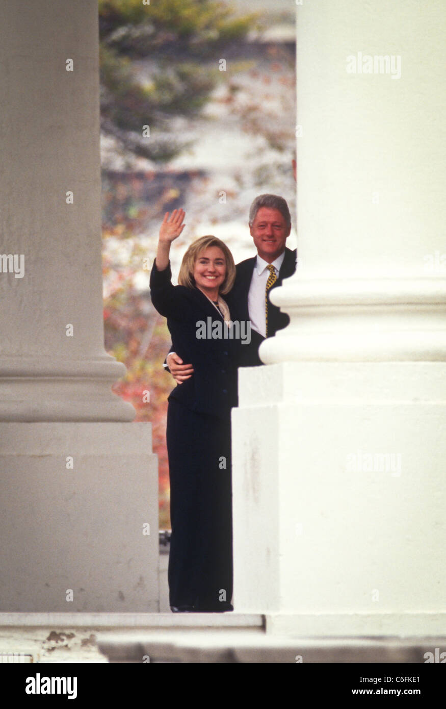 Präsident Bill Clinton und First Lady Hillary Clinton Welle nach einem weißen Haus Wiederwahl fest Stockfoto