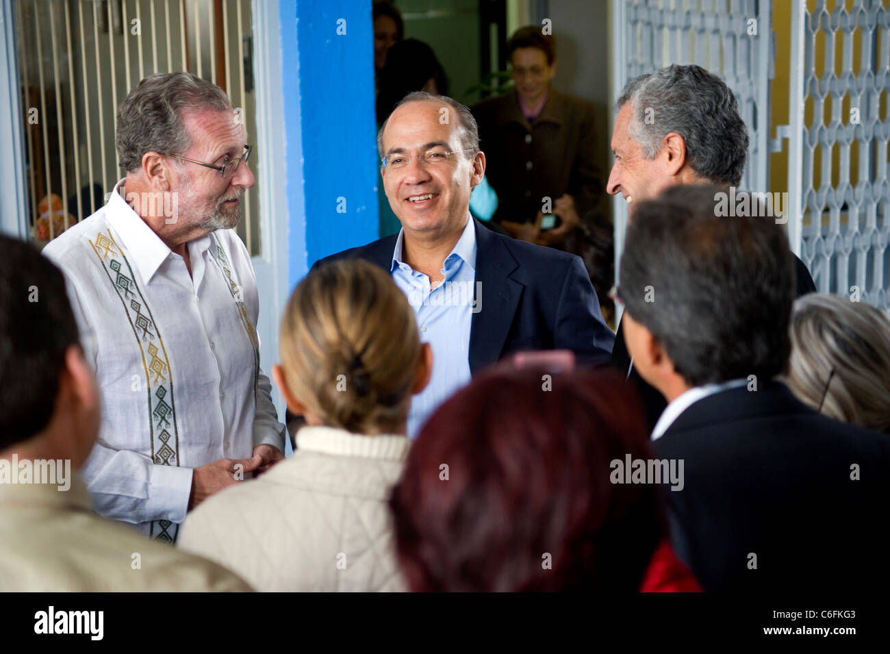 Präsident Calderon als er Lehrer an einer Schule in Morelia besucht Stockfoto