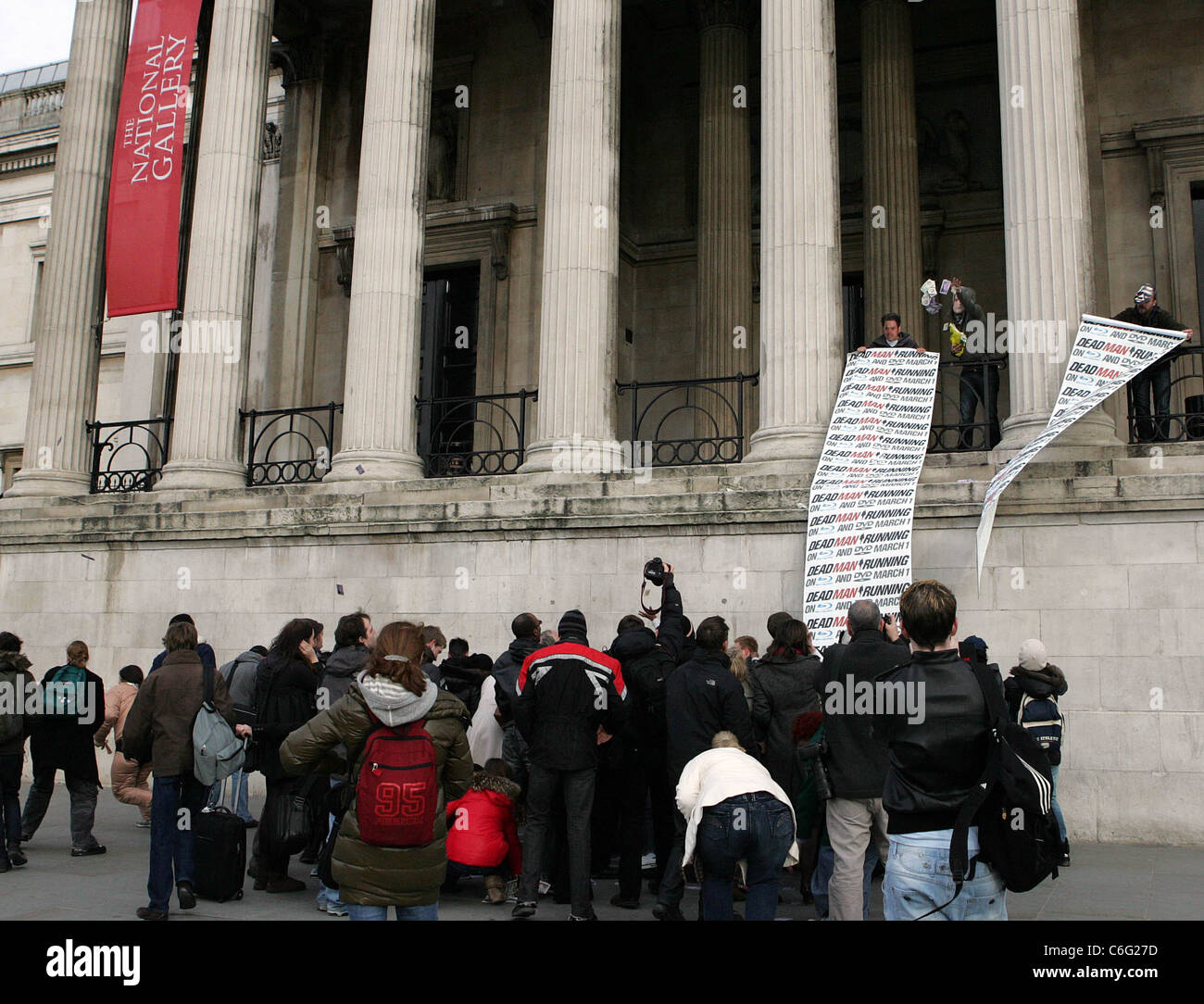 Stimmung A Promo Stunt anlässlich den DVD-Start von Dead Man Running ist außerhalb der Nationalgalerie statt. Akteure von Danny Stockfoto