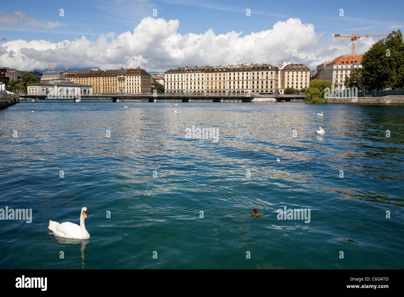 Genfer See und Fluss Rhône in Genf - Blick auf Rive Droite - Schweiz Stockfoto
