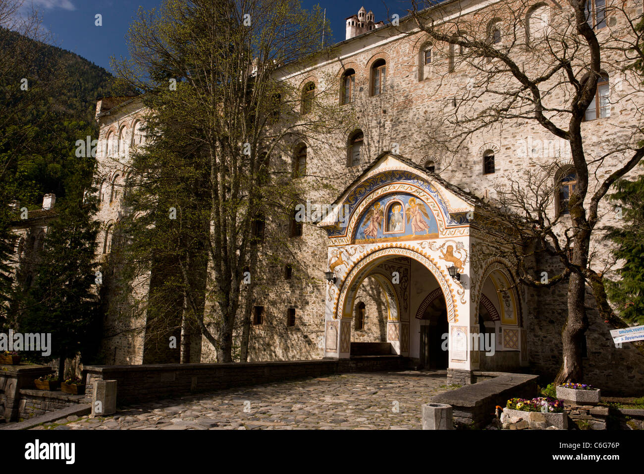 Rila-Kloster oder Kloster St. Ivan Rilski, in seiner Umgebung im Rila-Gebirge. Ursprünglich 14. Jahrhundert, UNESCO. Bulgarien Stockfoto