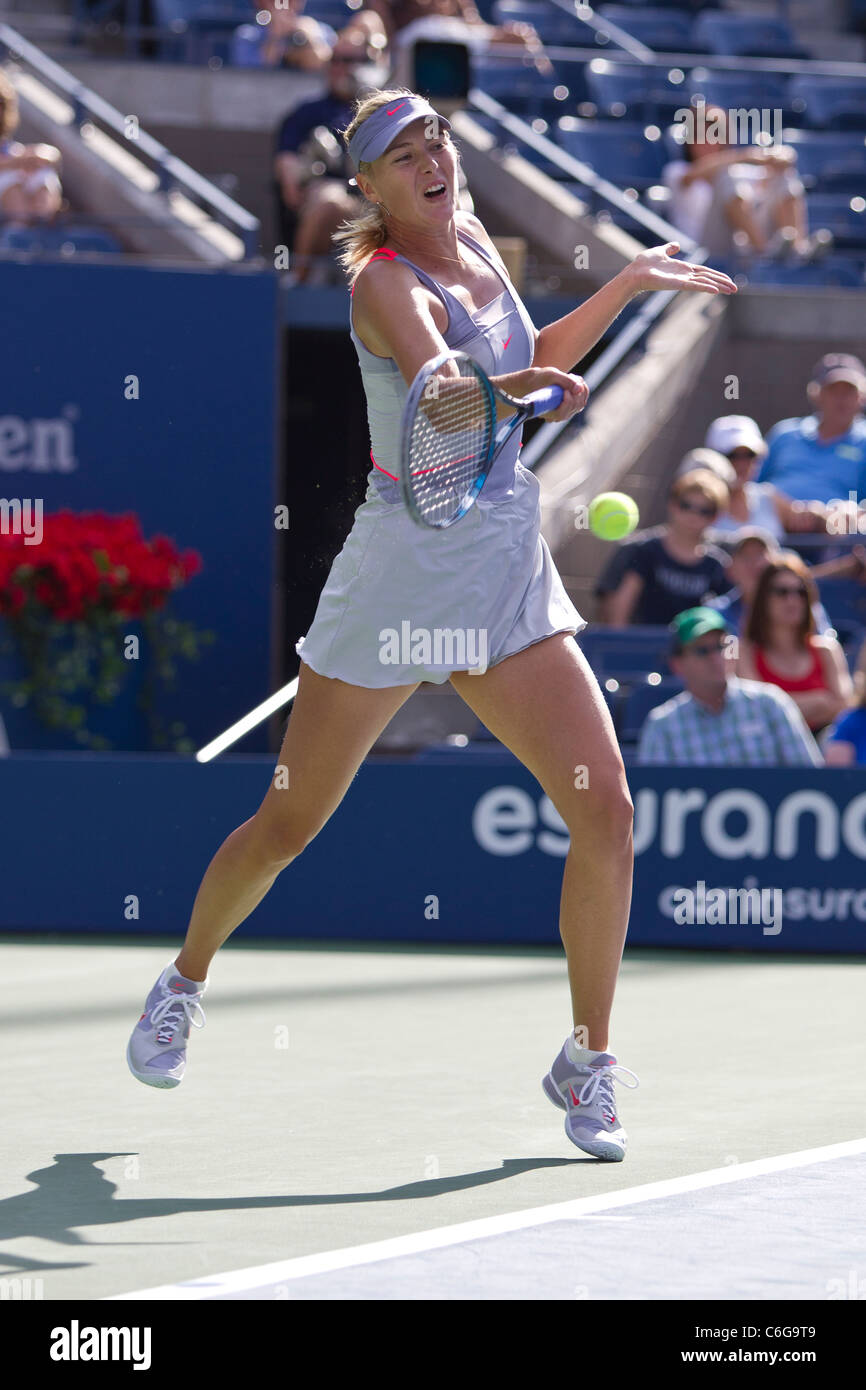 Maria Sharapova (RUS) im Wettbewerb bei den 2011 US Open Tennis. Stockfoto