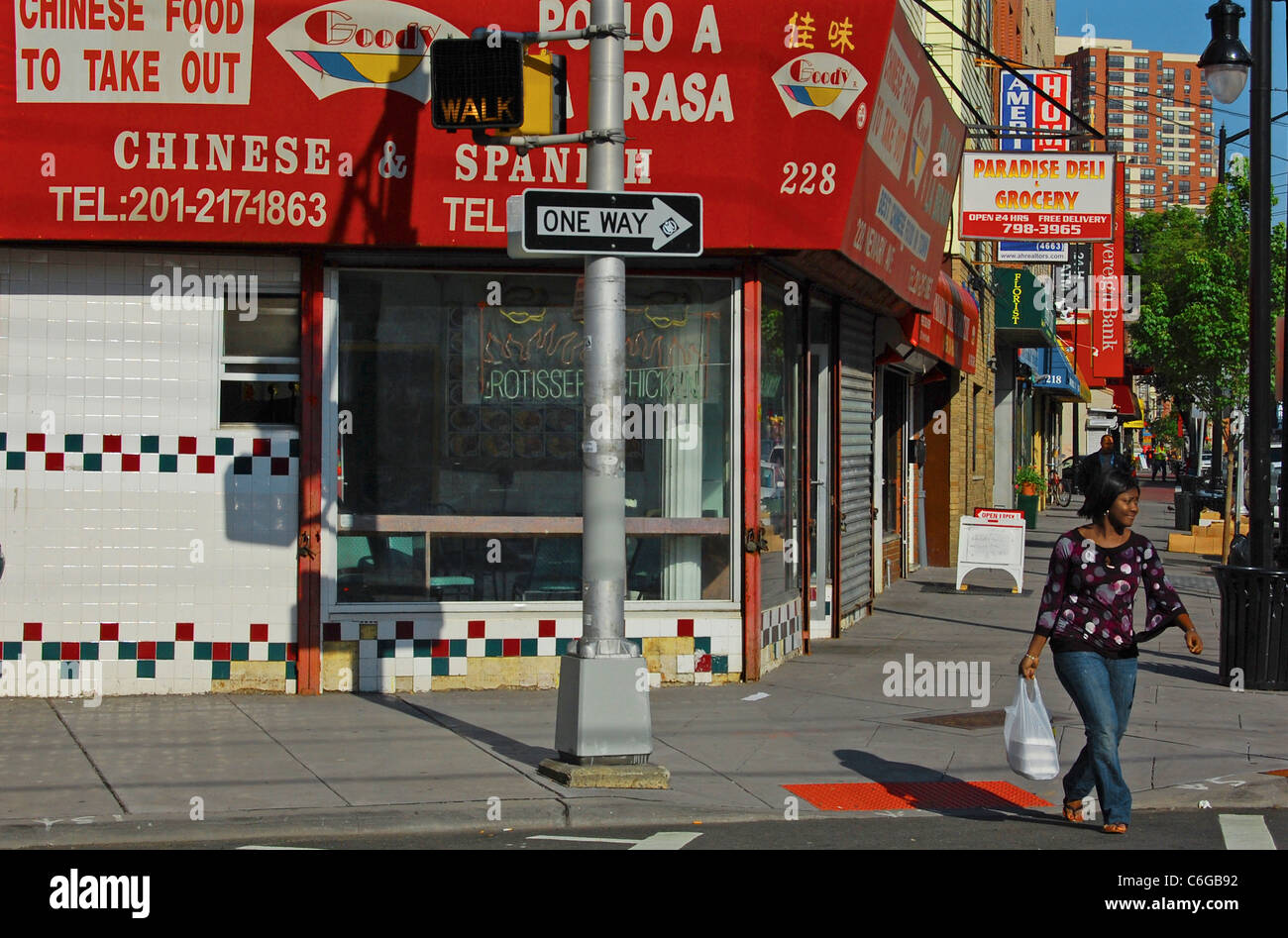Essen zum mitnehmen in Jersey City an der Newark Avenue, Chinesisch, Spanisch essen. Stockfoto