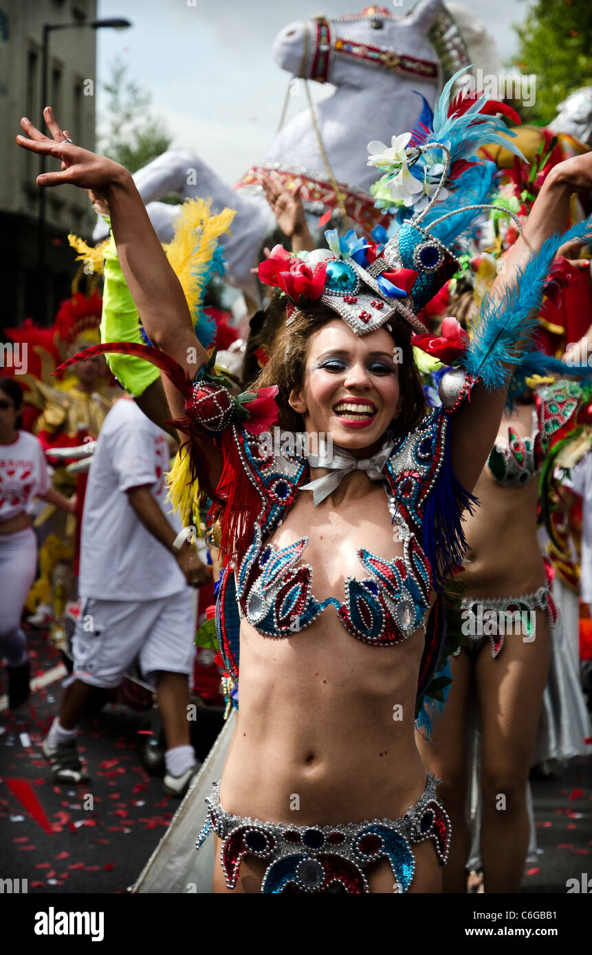 Tanz-Performer bei Notting Hill Carnival London 2011 England Great Britain UK Stockfoto