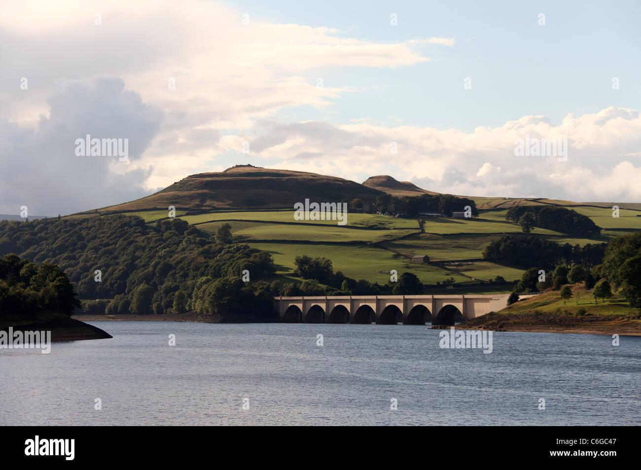 Ashopton Viadukt und Ladybower Vorratsbehälter im Peak District Stockfoto