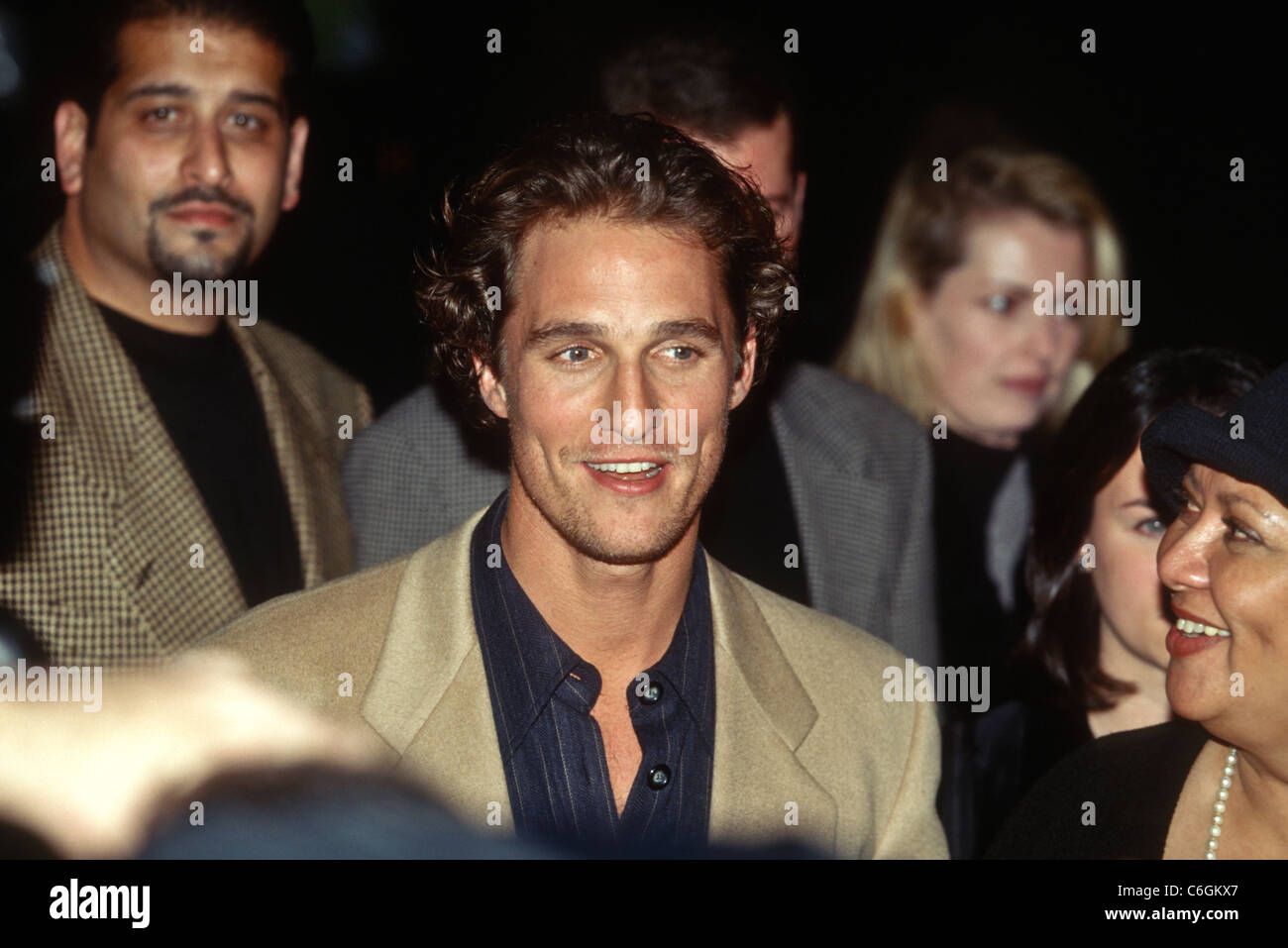 Schauspieler Matthew McConaughey bei der Premiere des Films Amistad im Warner Theatre in Washington, DC. Stockfoto