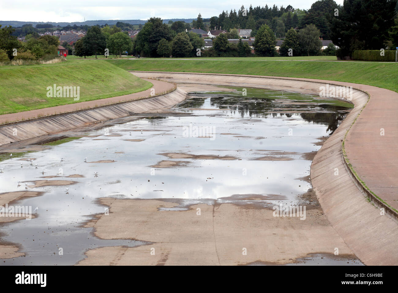 Bild von Mark Passmore/markpassmore.com. 09.12.2010. Generische Bild eines ausgetrockneten Flusses. Stockfoto