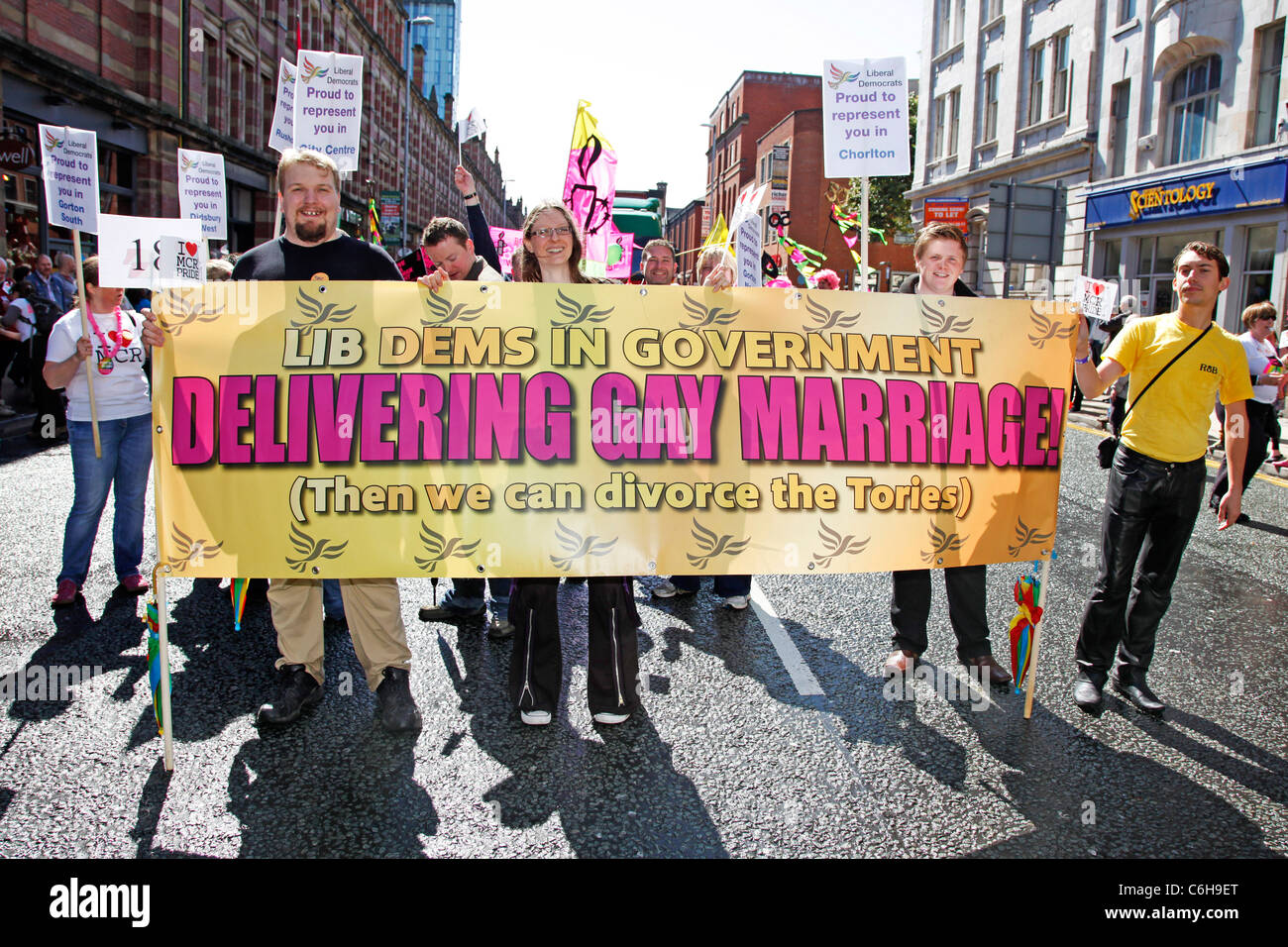 Liberal Democrats Demonstranten am Manchester Gay Pride Parade, Manchester, England Stockfoto