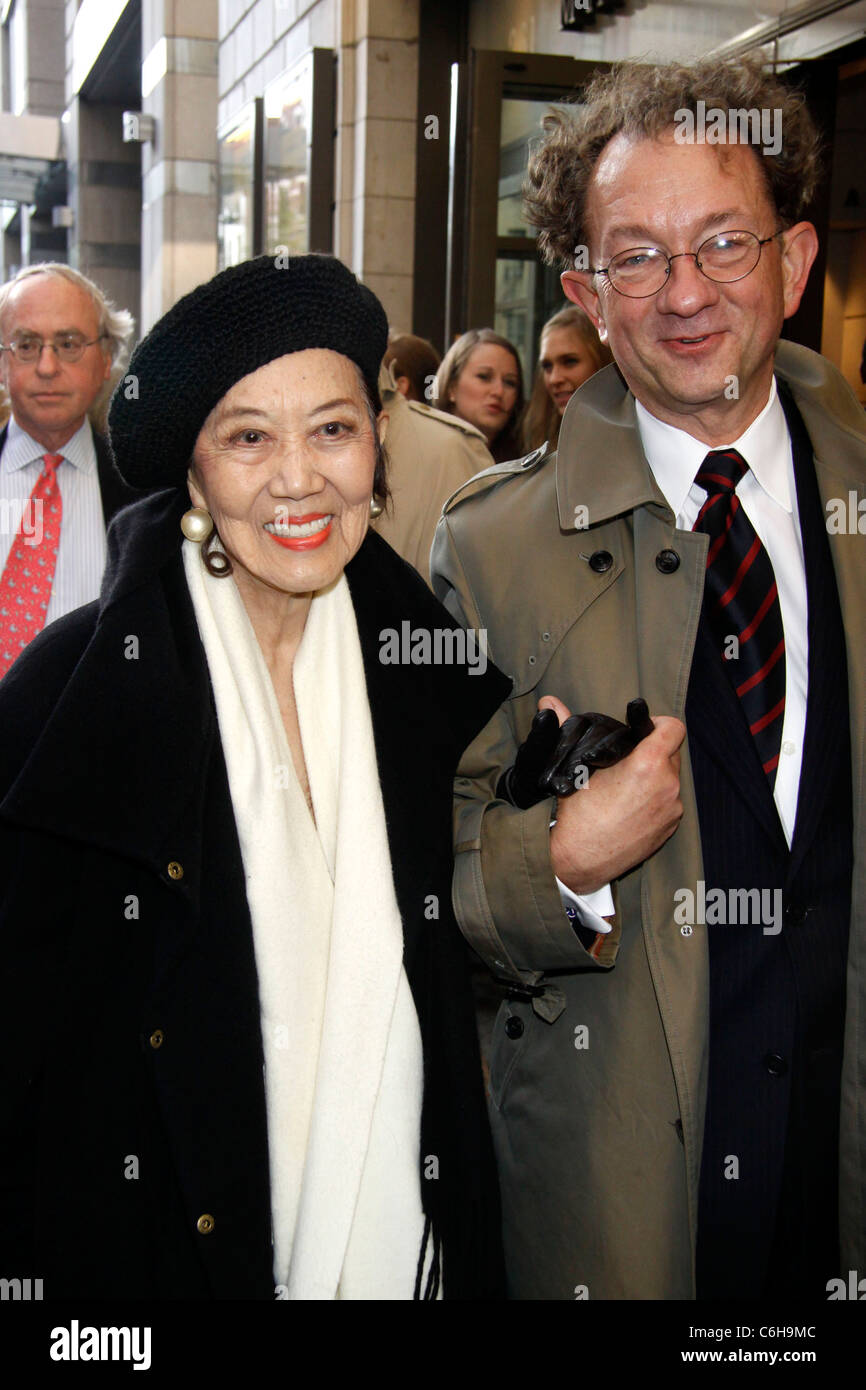 Willa Kim und William Ivey lange Öffnung Nacht der Manhattan Theatre Club-Produktion von "Gesammelte Geschichten" bei Samuel J. Stockfoto