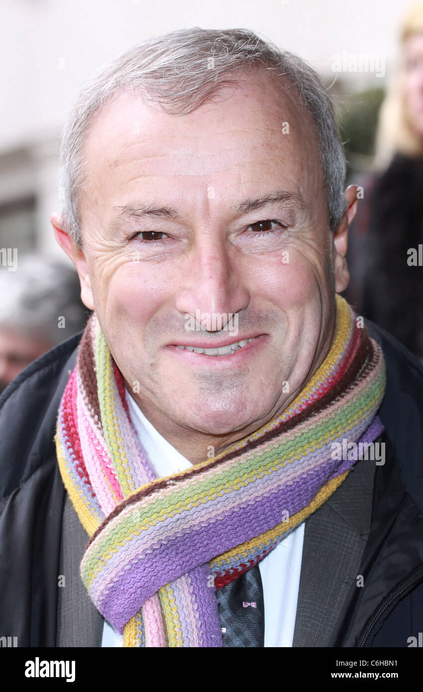 Jim Rosenthal die TRIC awards 2010 (Fernsehen und Radio Industries Club) statt im Grosvenor Hotel - vor der Ankunftshalle Stockfoto