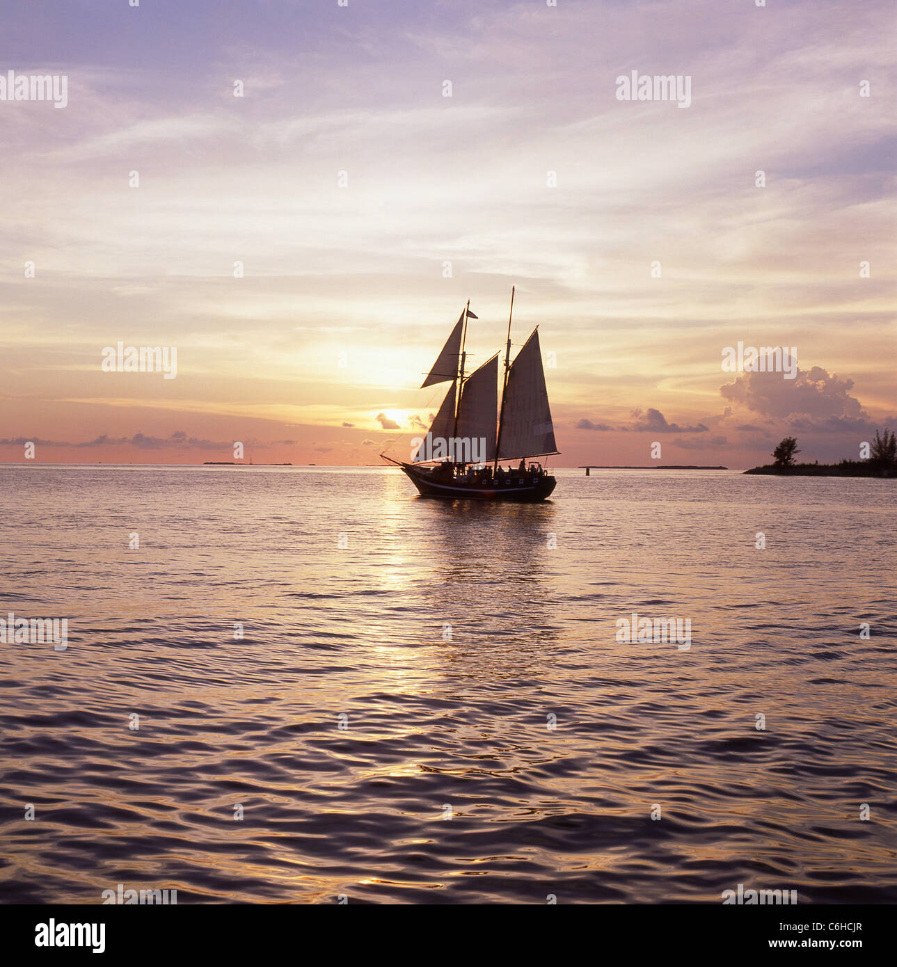 Ketsch bei Sonnenuntergang, Key West, Florida Keys, Florida, Vereinigte Staaten von Amerika Stockfoto