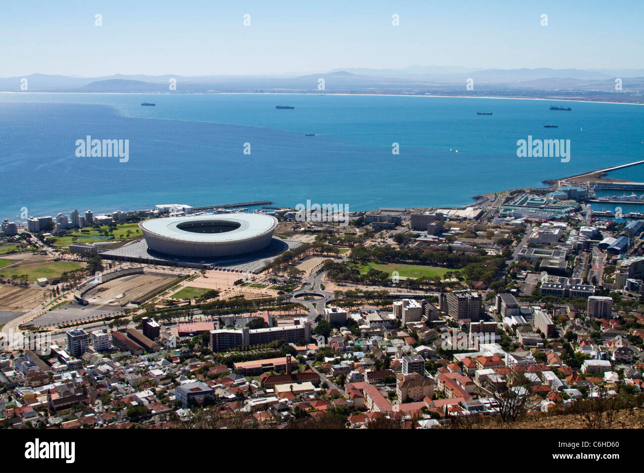 Greenpoint Stadion und die Aussicht in Richtung Blouberg strand Stockfoto