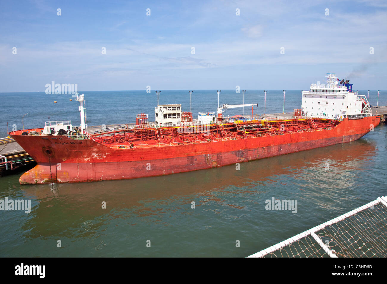 Ethanol-Tanker Schiff "Bright World" am Hafen in San Salvador, El Salvador Stockfoto