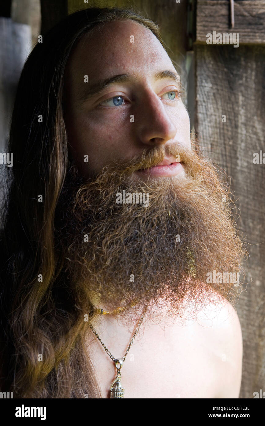 Porträt des bärtigen Jüngling - Cedar Mountain, North Carolina, USA Stockfoto