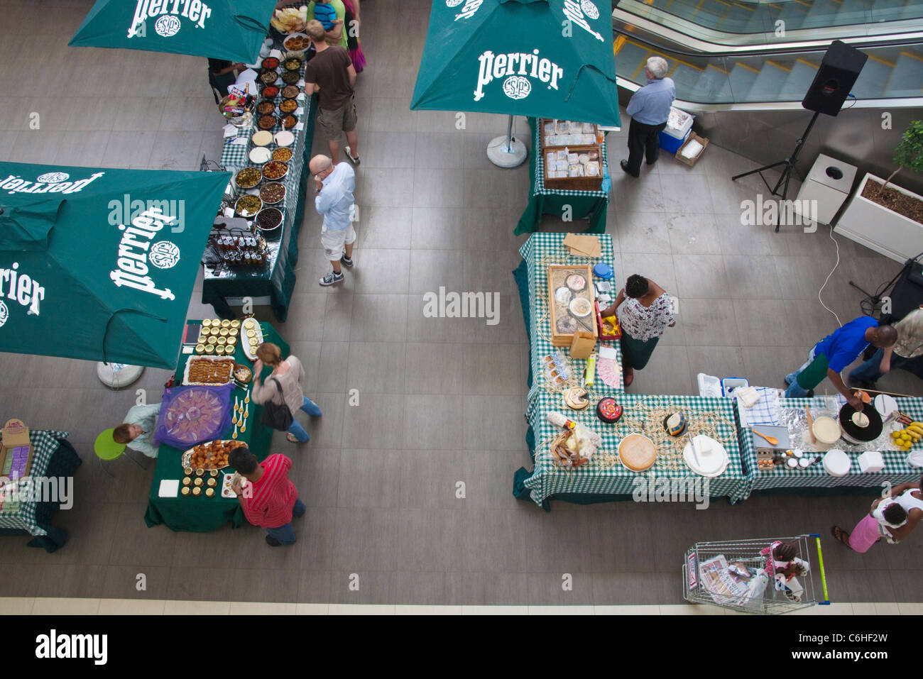 Draufsicht auf einen Food-Court in einem Sandton Einkaufszentrum Stockfoto