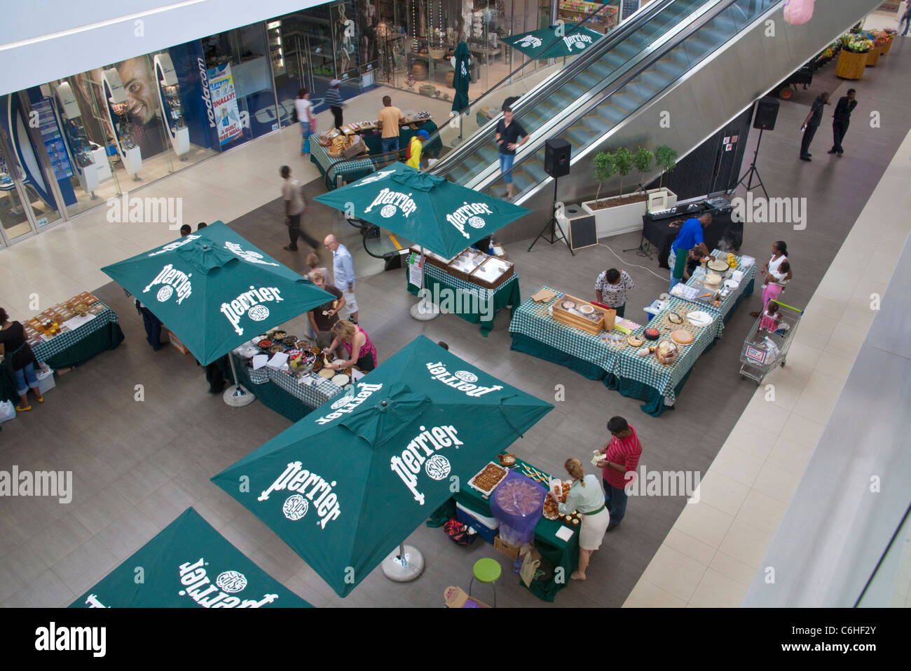 Draufsicht auf einen Food-Court in einem Sandton Einkaufszentrum Stockfoto