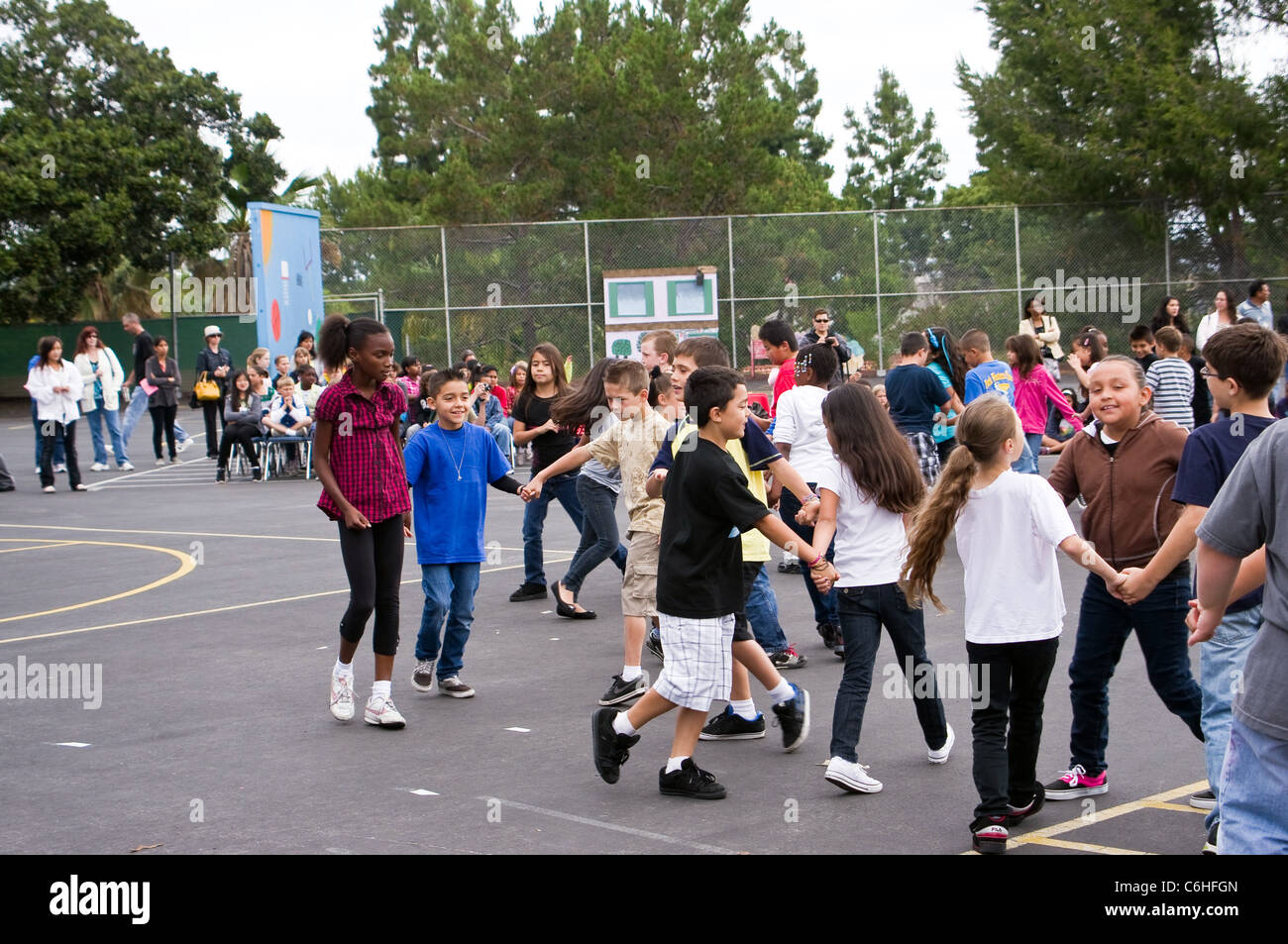 Kinder nehmen an Schule zeigt. Los Angeles, Kalifornien Stockfoto