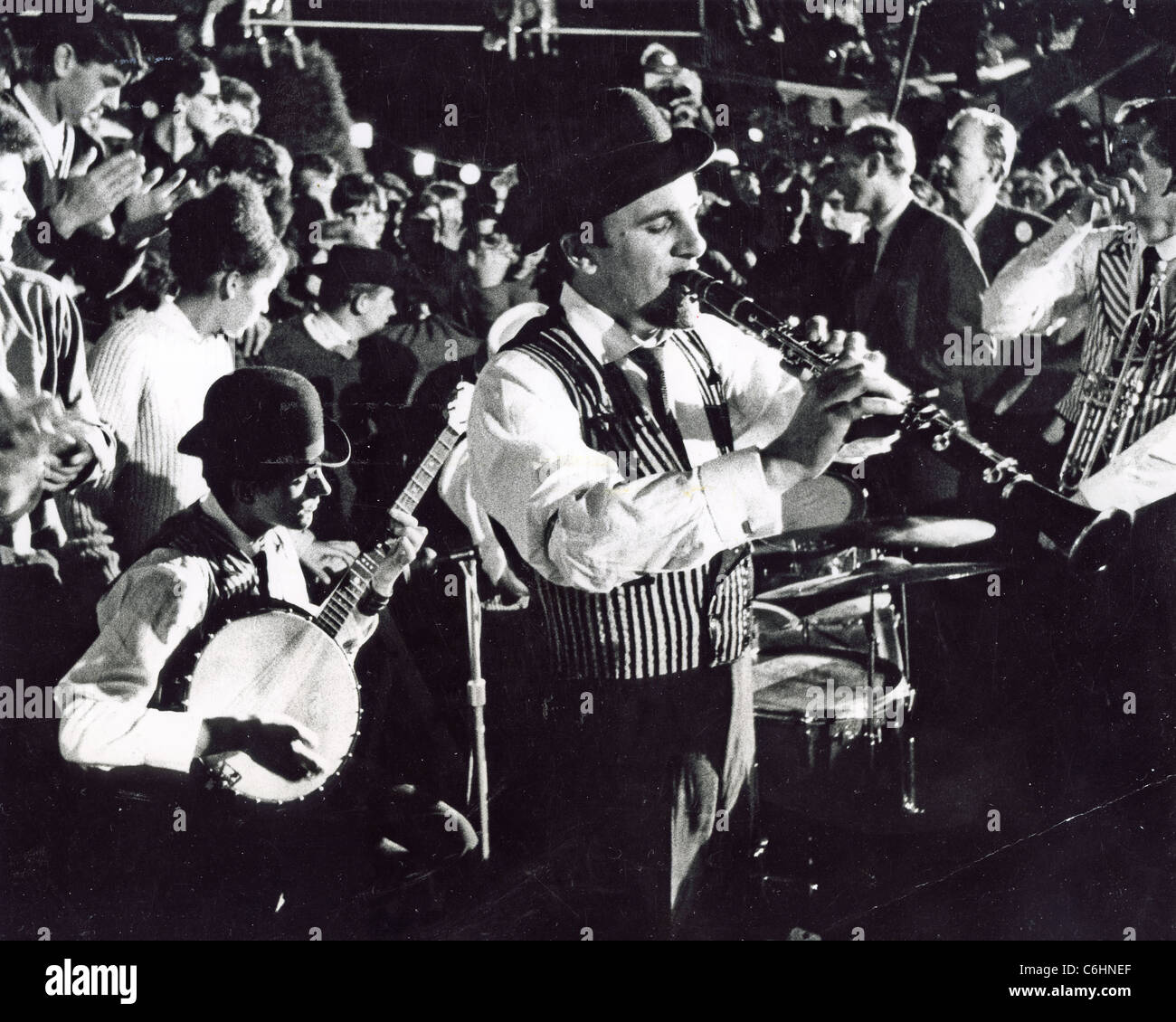 ACKER BILK und seine PARAMOUINT-JAZZ-BAND auf dem 1960 Beaulieu Jazz Festival Stockfoto