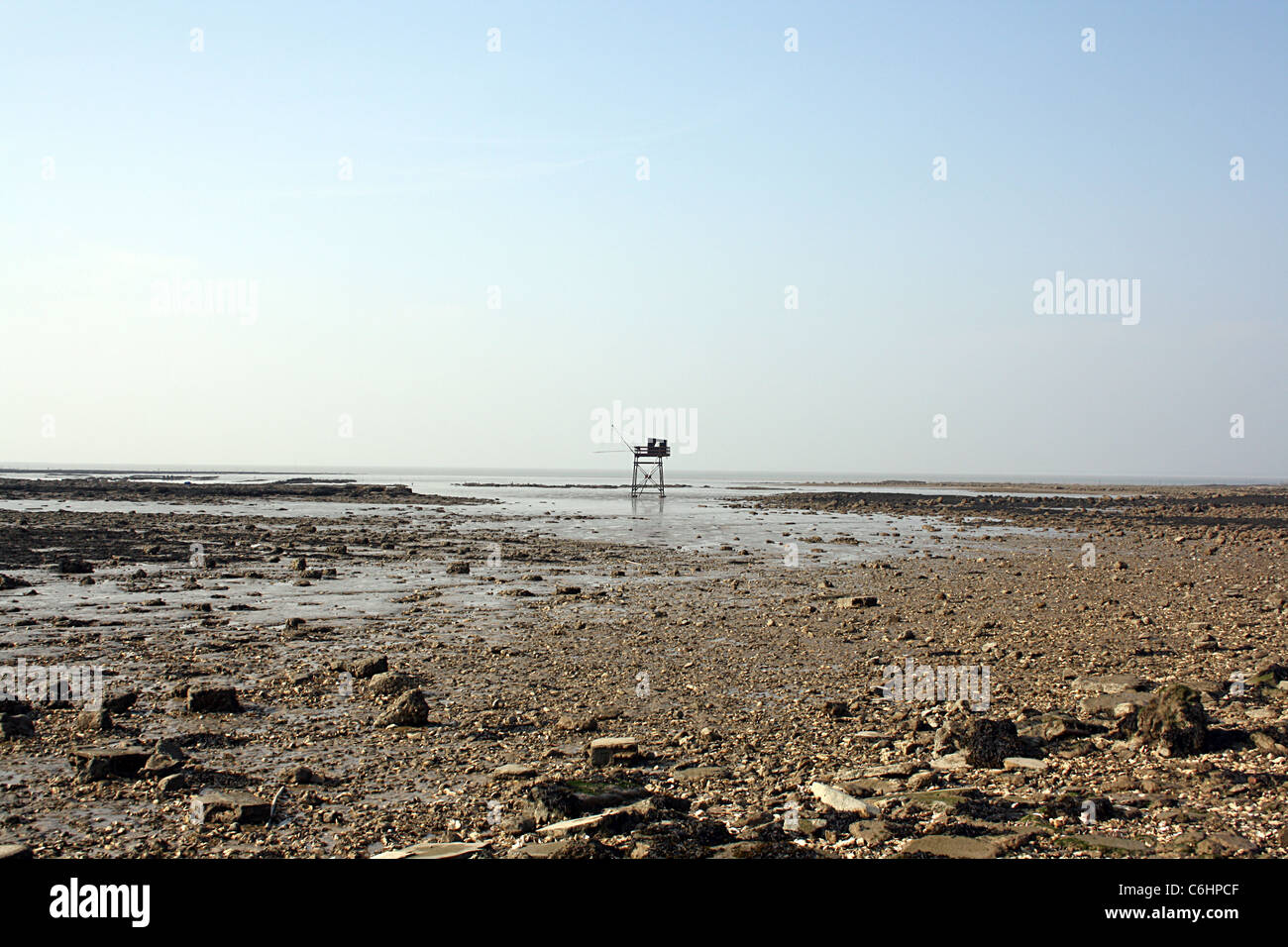 Angeln, Kabine und großen Himmel in der Nähe von Fouras, Charente Maritime, Frankreich. Stockfoto