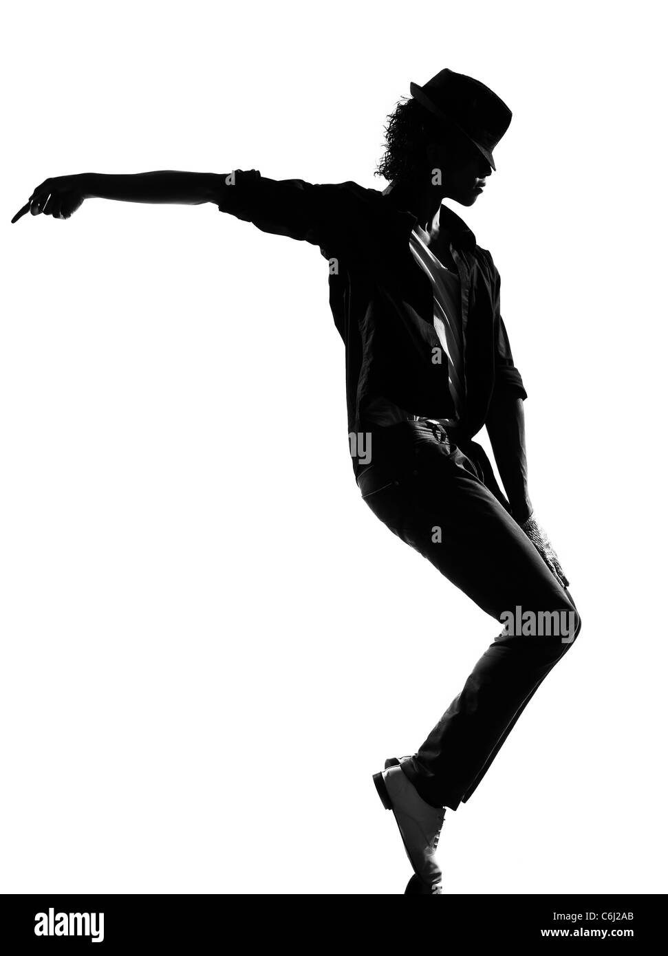 voller Länge Silhouette eines jungen Mannes Tänzer tanzen funky Hip hop r&b auf weißem isoliert Studio-Hintergrund Stockfoto