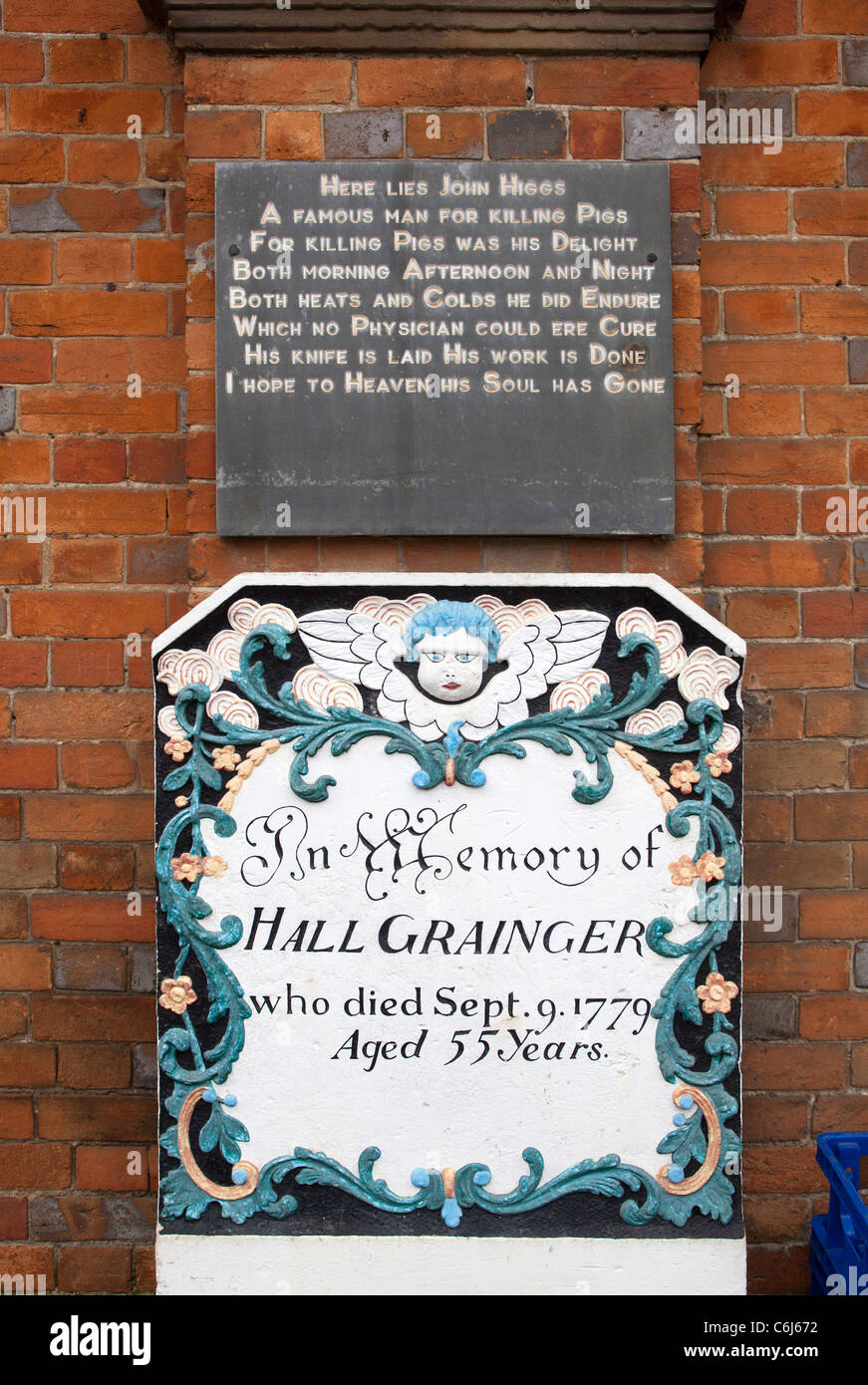 Lloyds Steinmetze Museum außerhalb der Post an großes Bedwyn Stockfoto