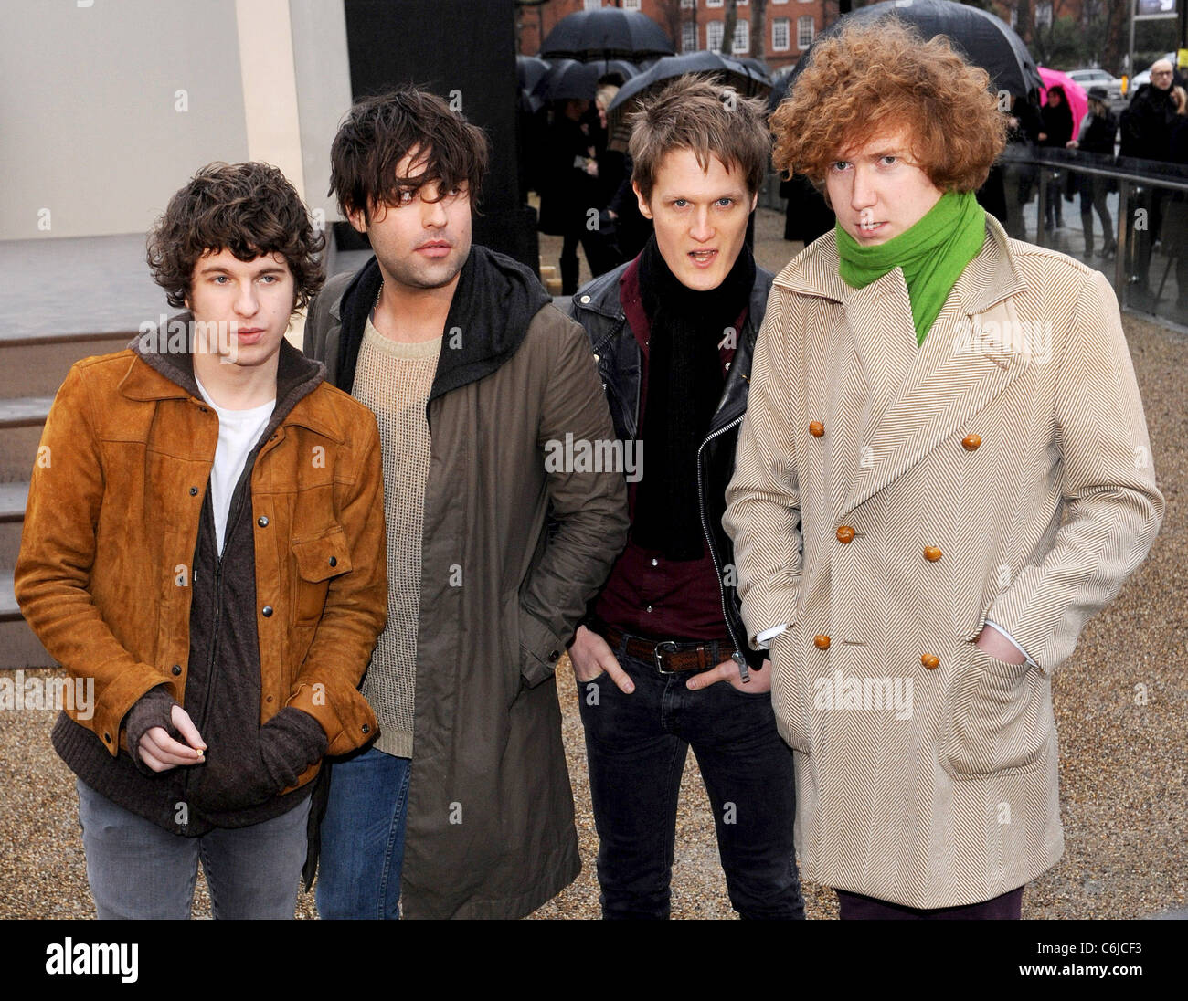 Die Kooks London Fashionweek Herbst Winter 2010 - Burberry Prorsum - statt am Chelsea College of Art and Design - Ankünfte Stockfoto