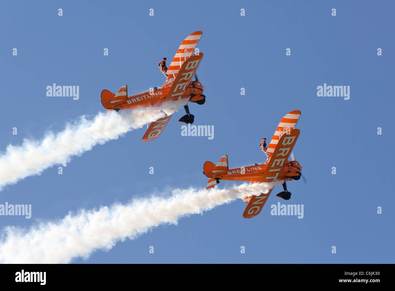 Die Breitling Wingwalking Team Overhead Shoreham Flugplatz Stockfoto
