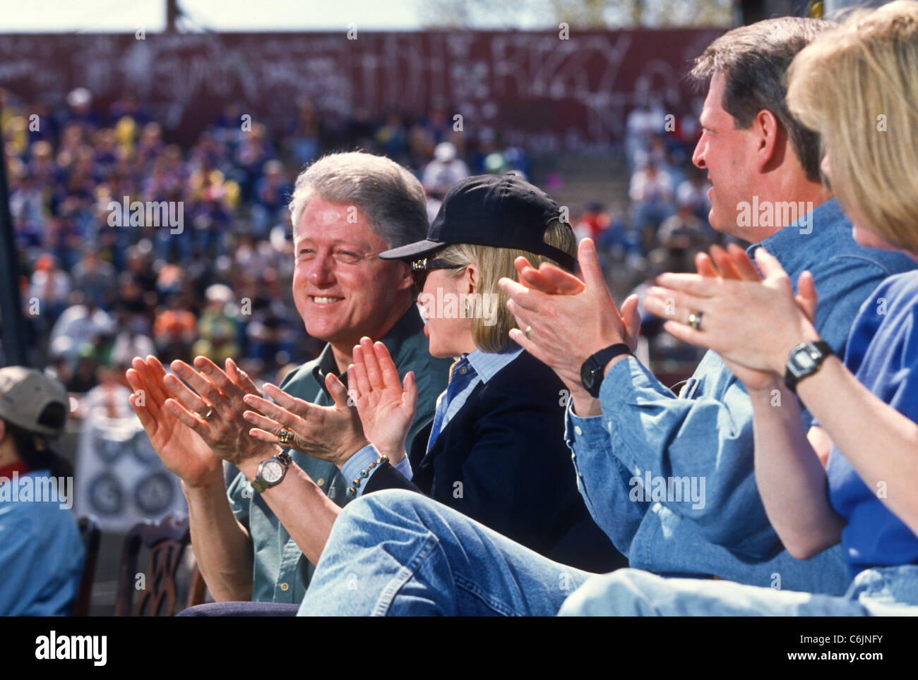 Mit Frau Hillary-Präsidenten Bill Clinton, Al Gore und Kipper auf dem Gipfel des Präsidenten für die Zukunft Amerikas in Philadelphia, PA. Stockfoto