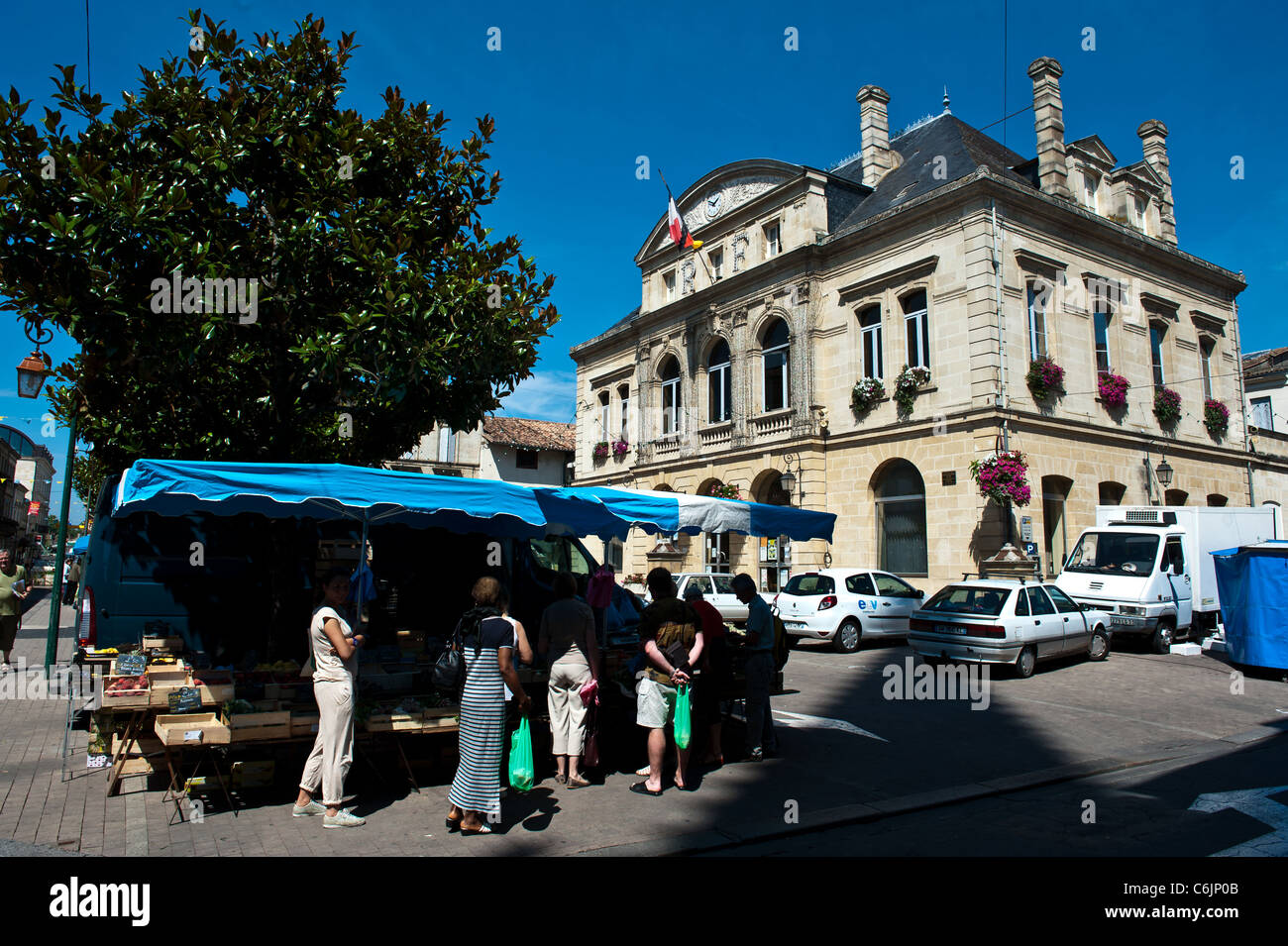 Straßenszene in Sainte-Foy-la-Grande, Gironde, Aquitanien, Frankreich Stockfoto