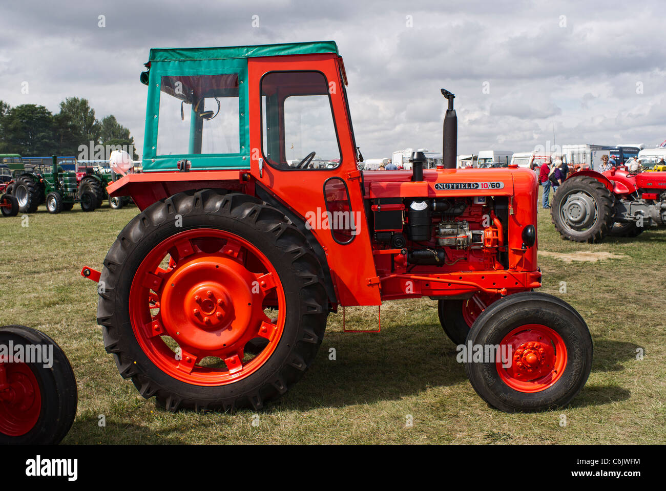 1960er Jahre BMC Nuffield 10/60 Oldtimer-Traktor auf der Messe in UK Stockfoto