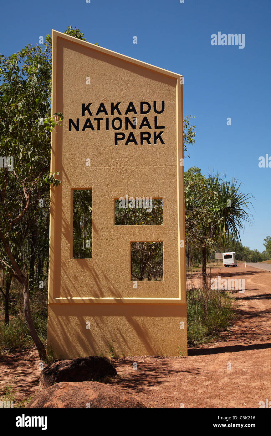 Kakadu National Park Eingang Zeichen Arnhem Highway, Northern Territory, Australien Stockfoto