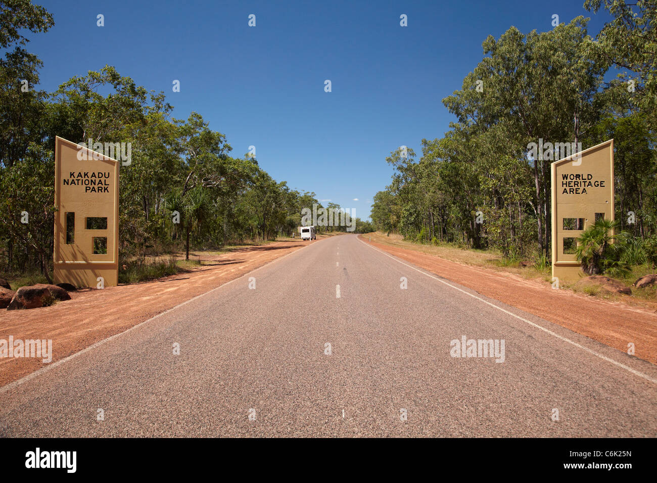 Kakadu National Park Eingang unterschreibt Arnhem Highway, Northern Territory, Australien Stockfoto
