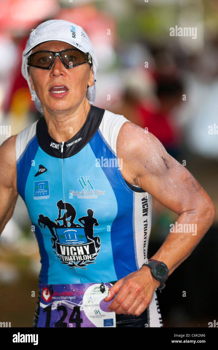 Der Triathlon Langdistanz als "Challenge Vichy" bekannt. Hier, die Französin Triathlet: Lionéle BAROUX. Stockfoto
